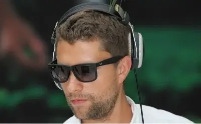 Диктор Дмитриев Артем